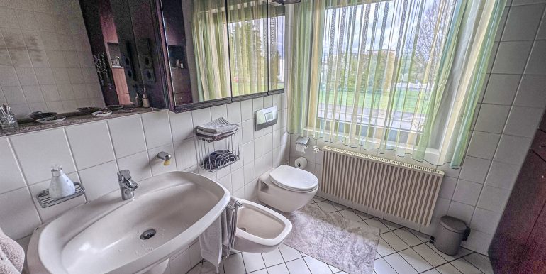 Badezimmer EG