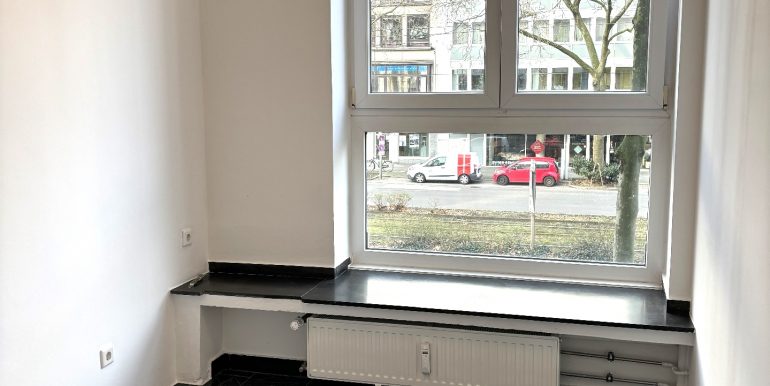 Büro 2 zur Straße