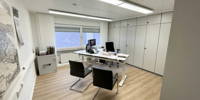 Büro EG