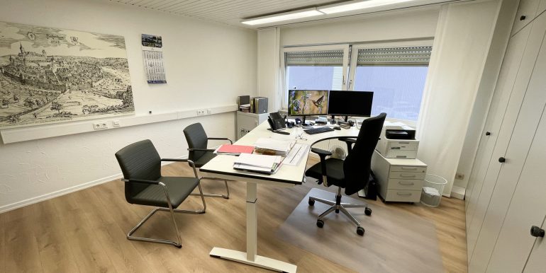 Büro EG