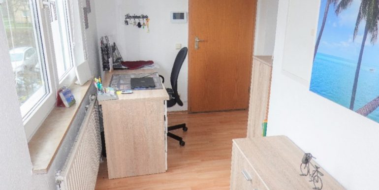 Wohnungsdiele mit Platz für ein Homeoffice