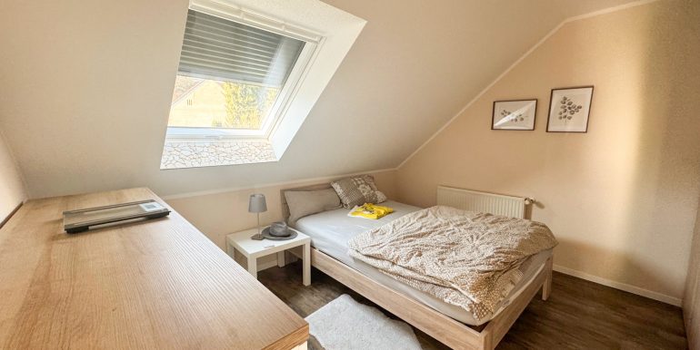 Schlafzimmer DG rechts