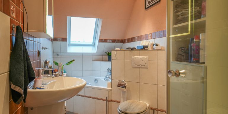 Badezimmer Wohnung DG