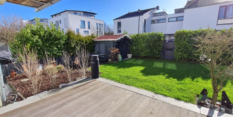 Ca. 20 m² große Terrasse nach Süden